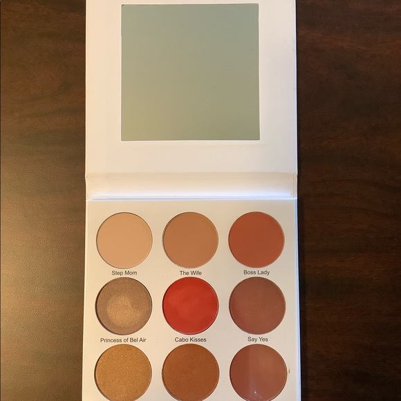 Brand New~#GIVE THEM LALA BEAUTY~EYESHADOW PALETTE - Picture 3 of 6